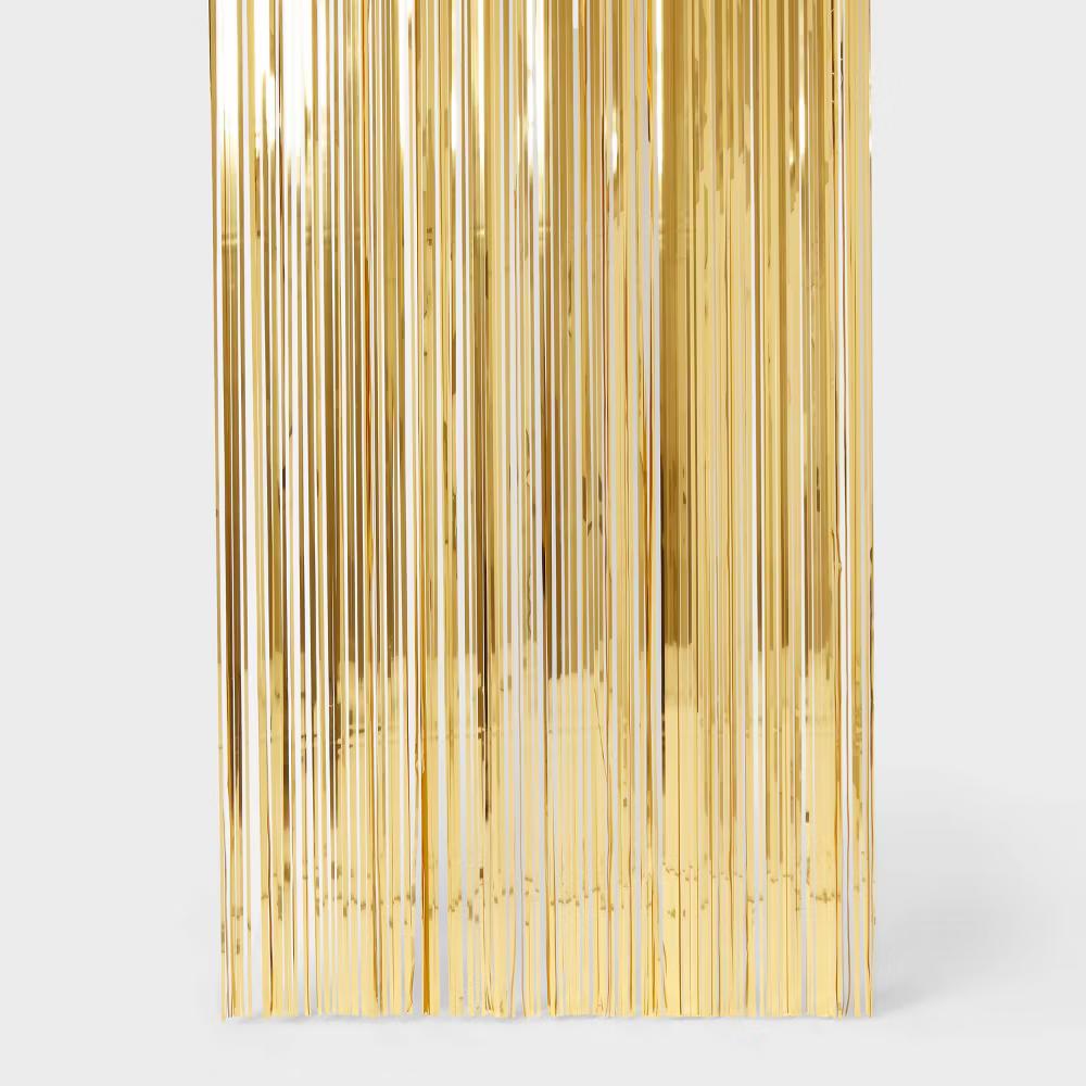 Foil Fringe Backdrop - Image 10