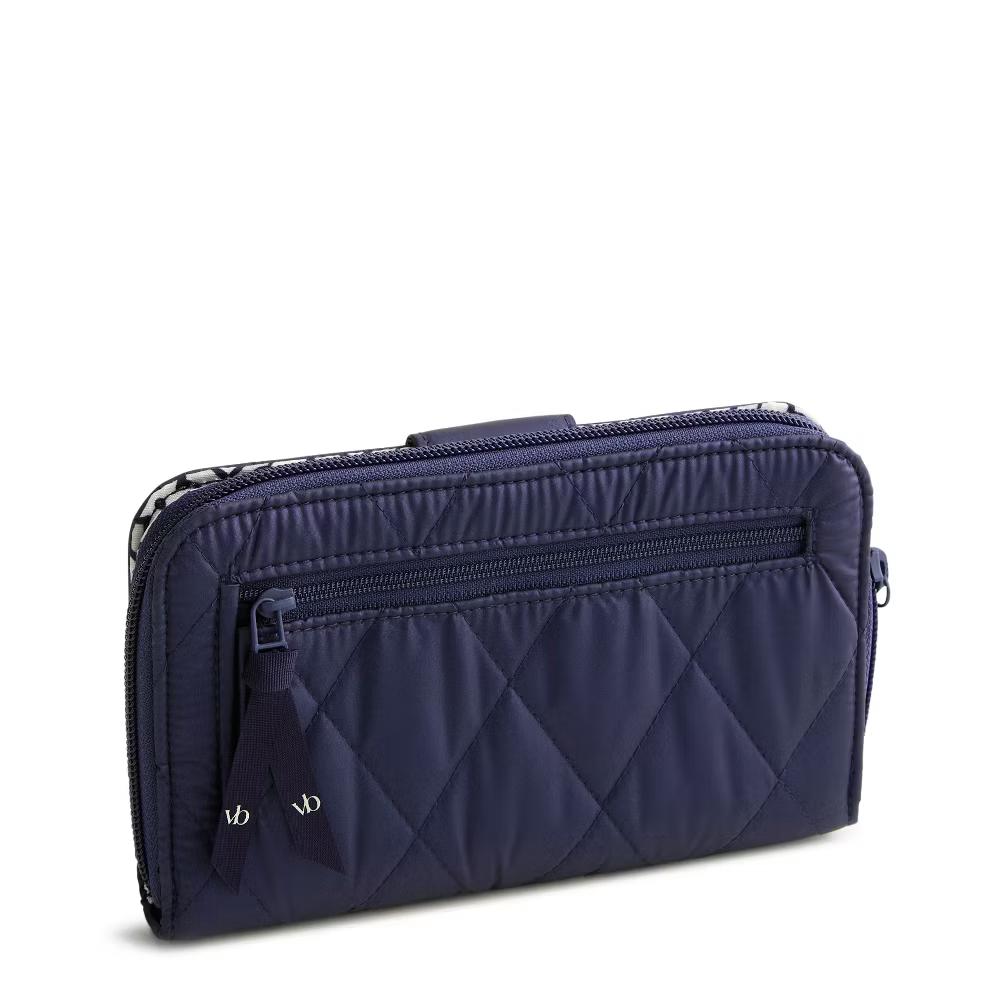 Women's Outlet Ultralight Essential Turnlock Wallet - Image 9