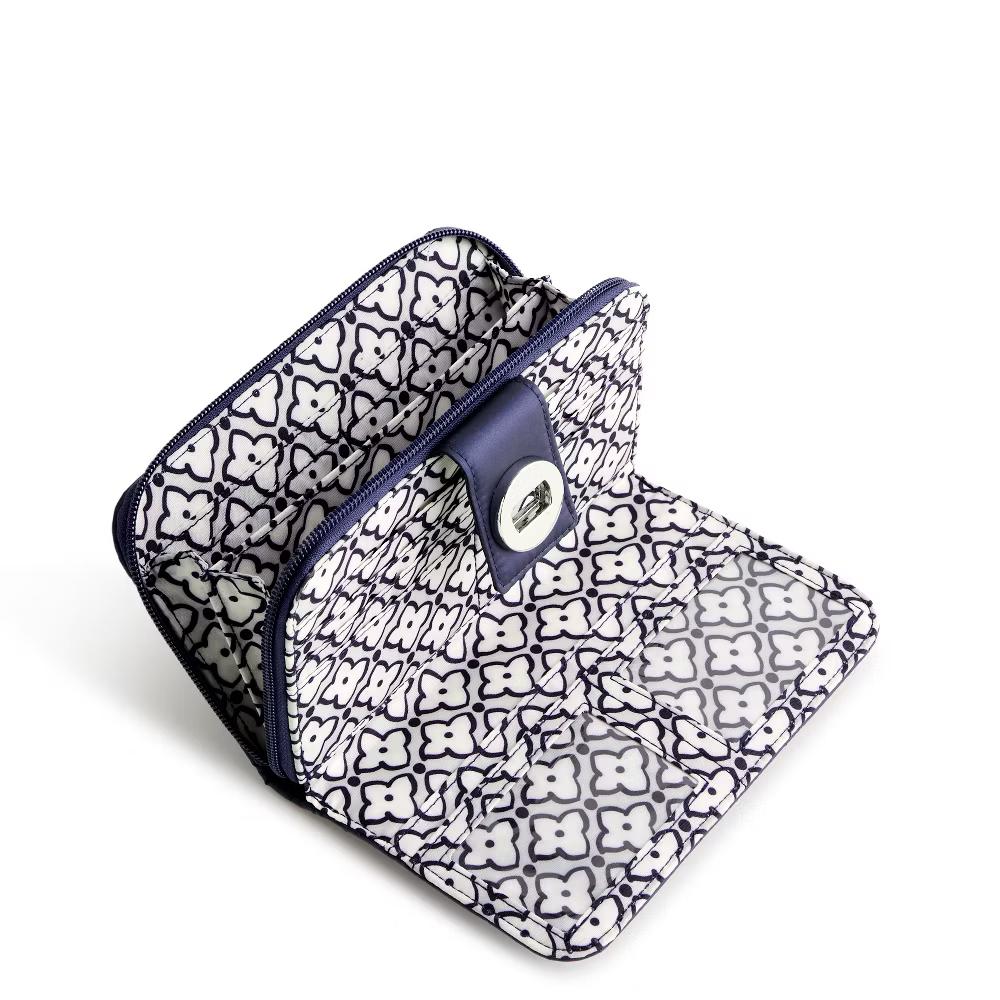 Women's Outlet Ultralight Essential Turnlock Wallet - Image 8