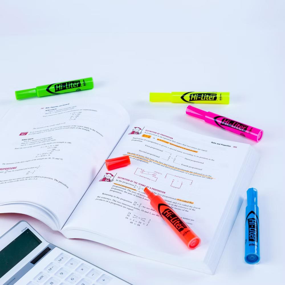 Avery Hi-Liter Desk-Style Highlighters, SmearSafe, Chisel Tip, 12 Assorted Color Highlighters (98034) - Image 7
