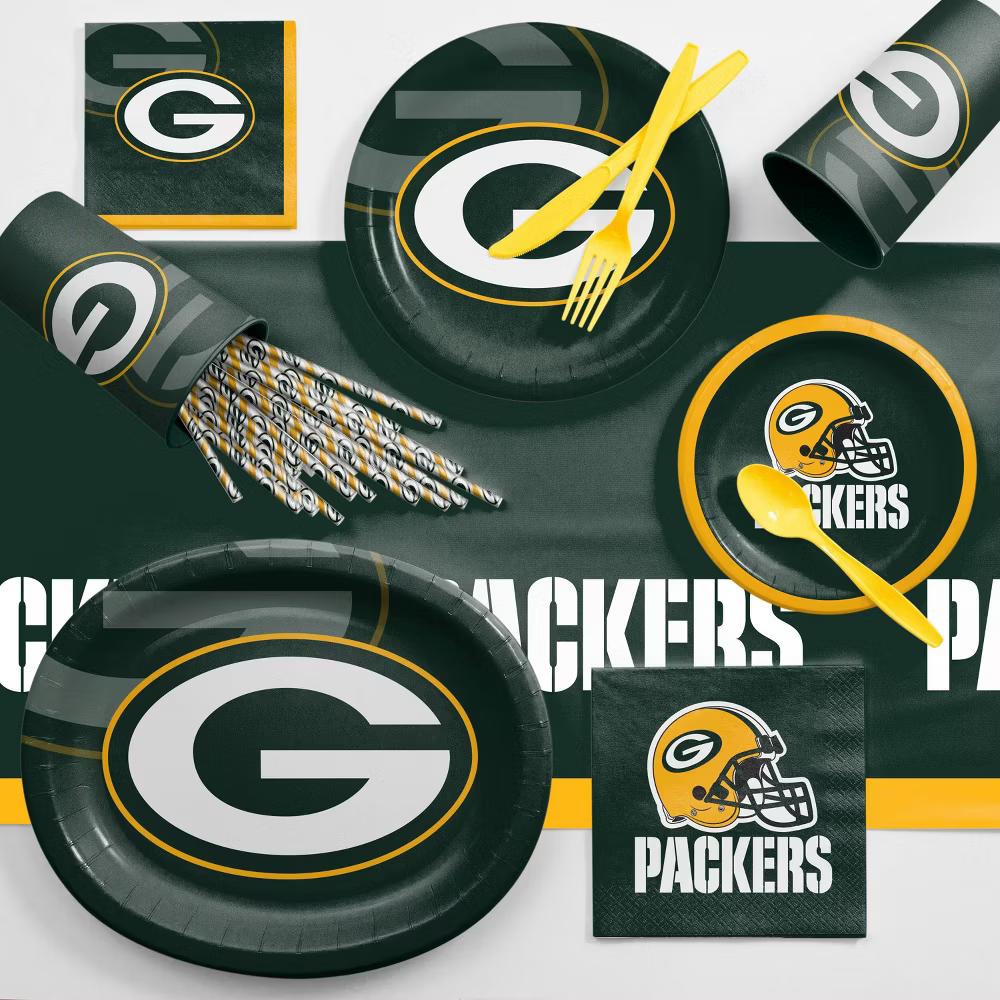 24ct Green Bay Packers Football Paper Plates: NFL Disposable Dinnerware, Super Bowl Party Supplies, 9" Round, Team Logo, 24 Pack - Image 2