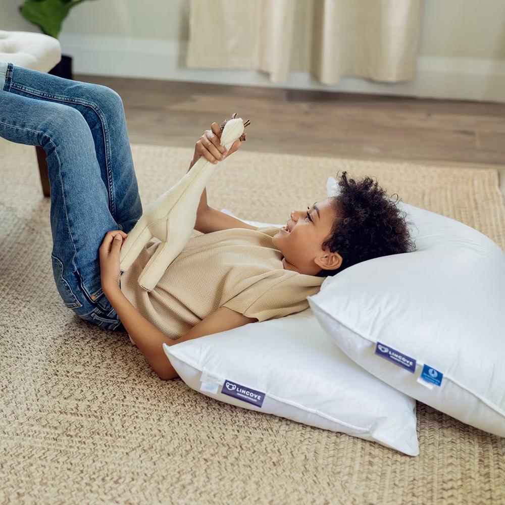 Lincove Classic Travel Pillow – Microgel Down Alternative, OEKO-TEX Certified, Includes Travel Bag, 5-Year Warranty – 2 Pack - Image 2