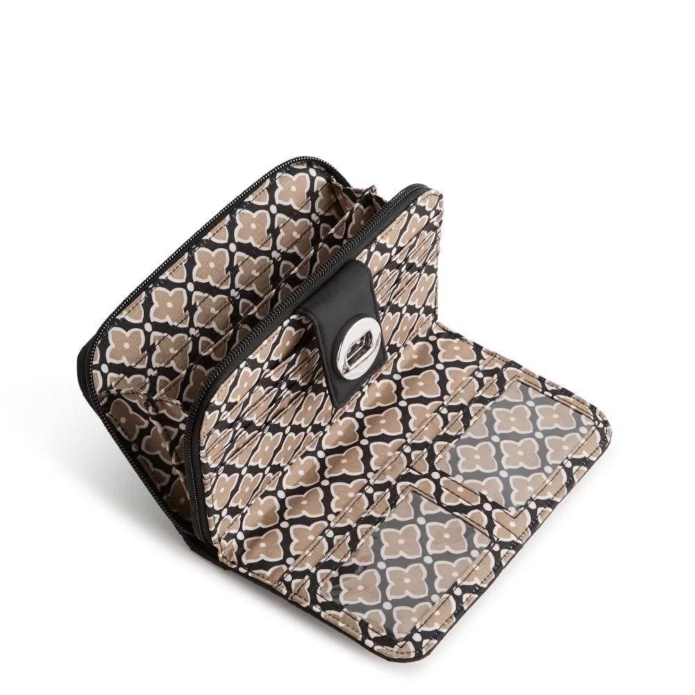 Women's Outlet Ultralight Essential Turnlock Wallet - Image 6