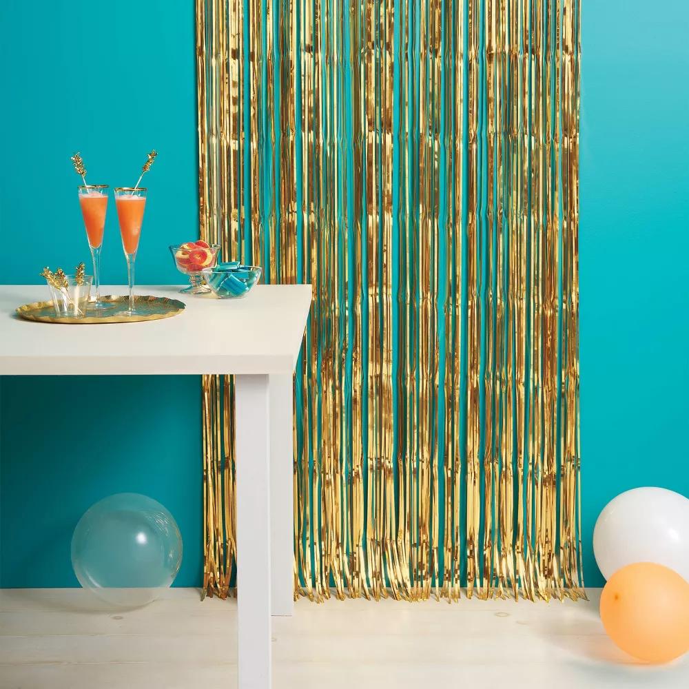 Foil Fringe Backdrop - Image 9