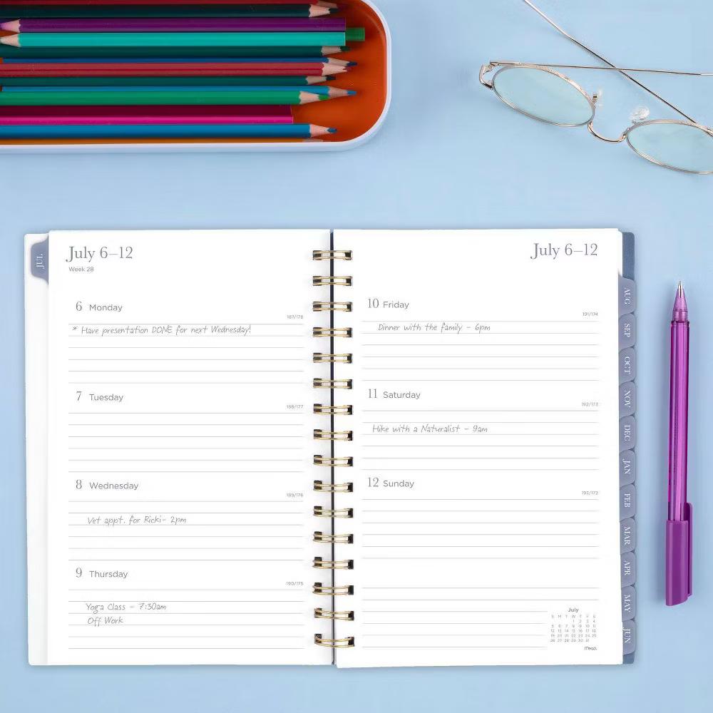 Mead 5.5"x8.5" 2026-2027 Weekly/Monthly Small Colorful Hearts Planner - Image 11