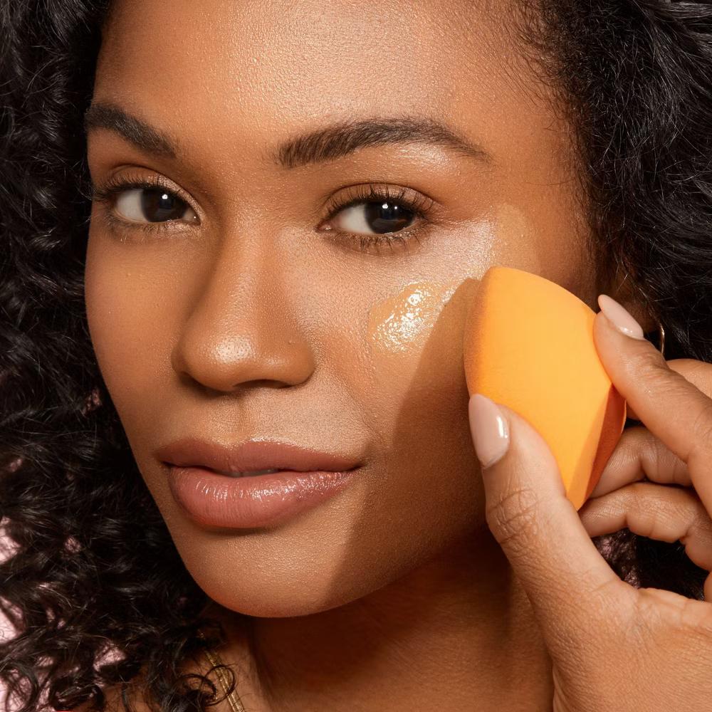 Real Techniques Miracle Complexion Makeup Sponge Travel Case: Contouring, Cheekbones, Multipurpose, 2-Piece Set - Image 5