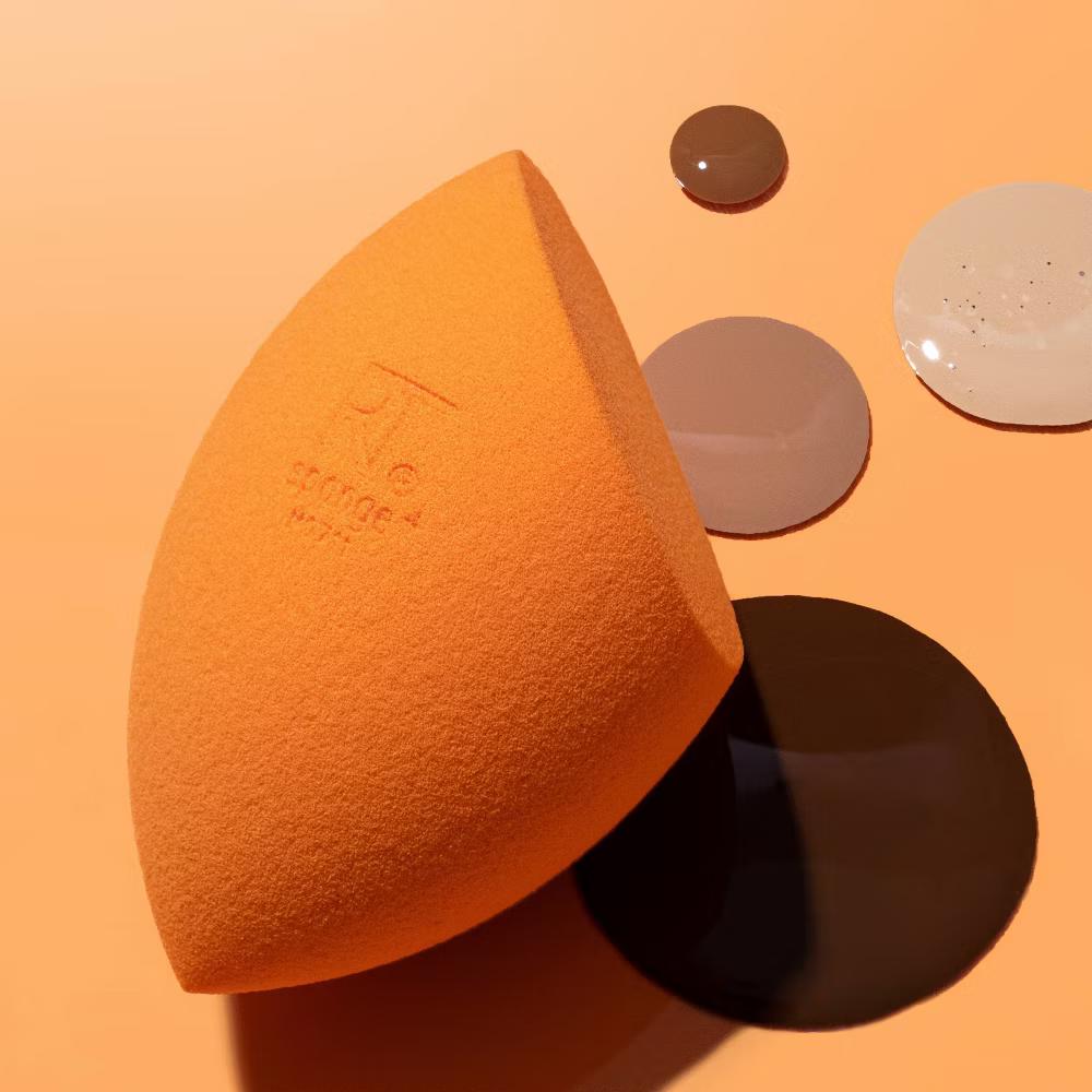 Real Techniques Miracle Complexion Makeup Sponge Travel Case: Contouring, Cheekbones, Multipurpose, 2-Piece Set - Image 7