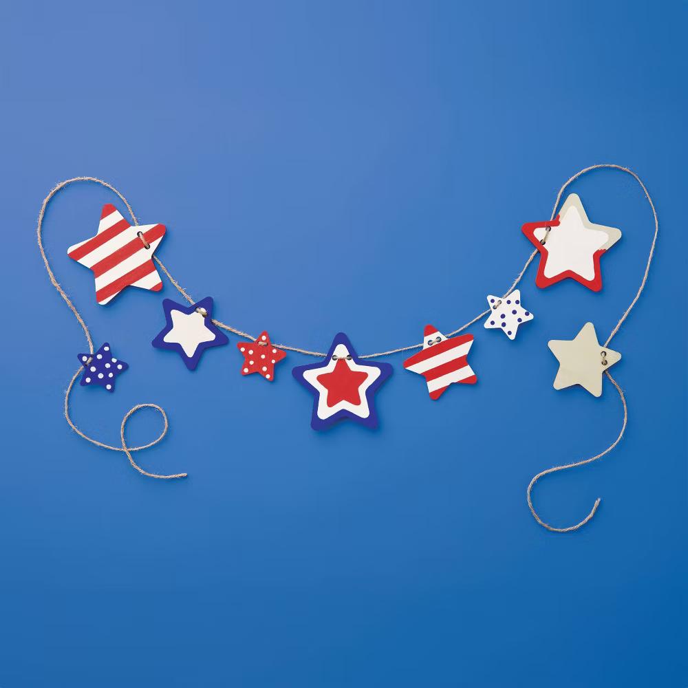 4th of July USA Craft Wooden Stars Garland Painting Activity Kit