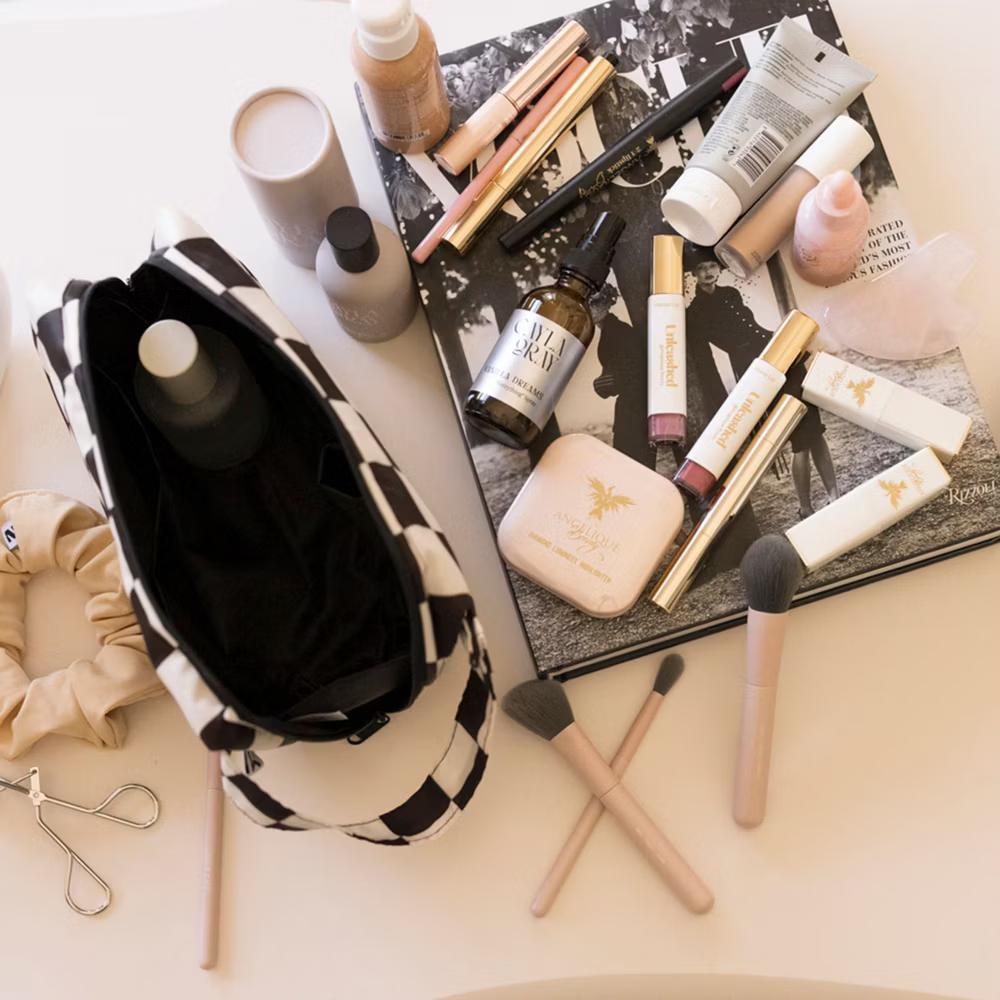 Waterproof Makeup Bag – Portable Travel Cosmetic Organizer with Handle and Secure Zipper - Image 11