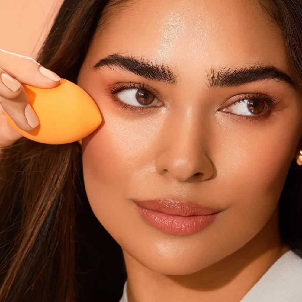 Real Techniques Miracle Complexion Makeup Sponge Travel Case: Contouring, Cheekbones, Multipurpose, 2-Piece Set - Image 6