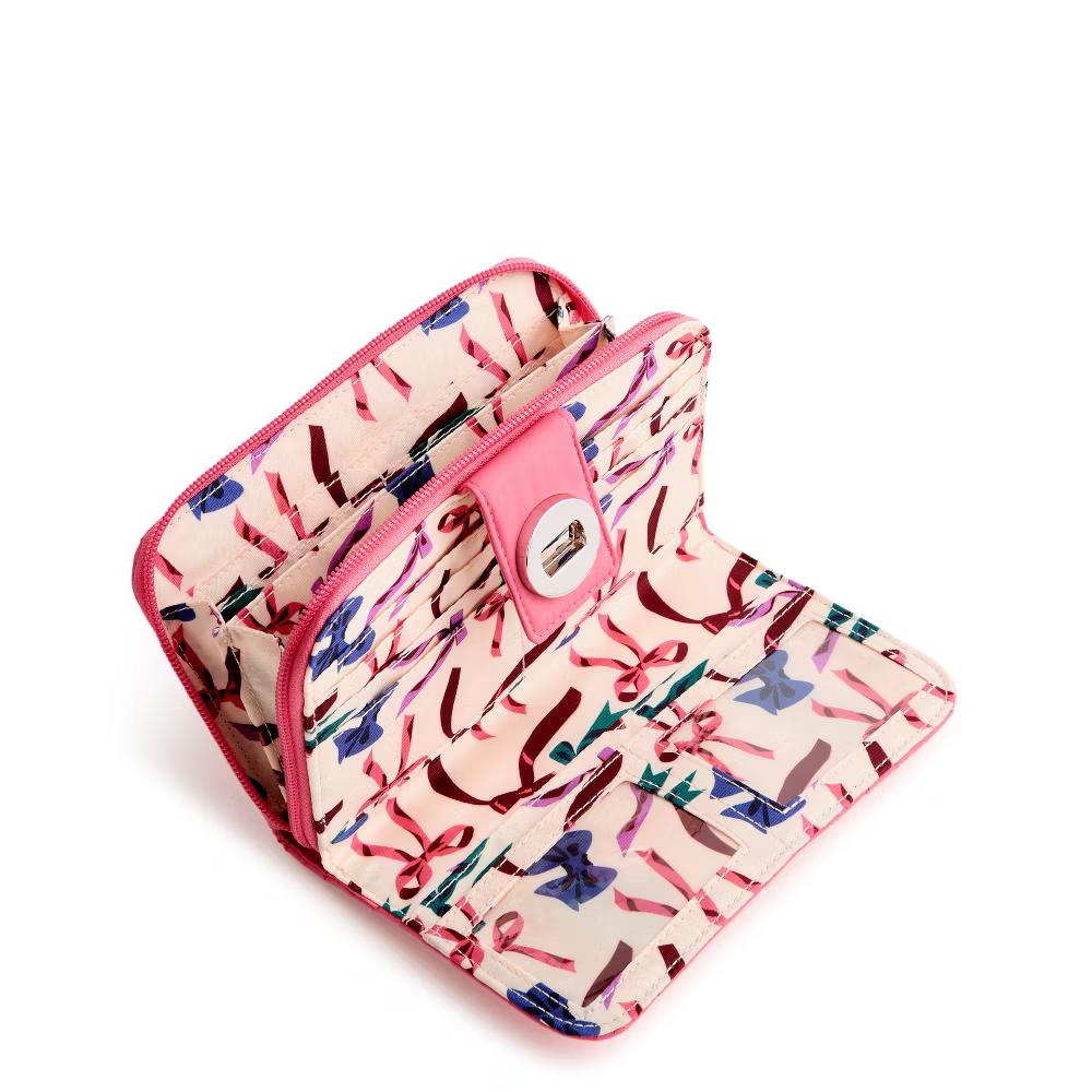 Women's Outlet Ultralight Essential Turnlock Wallet - Image 11